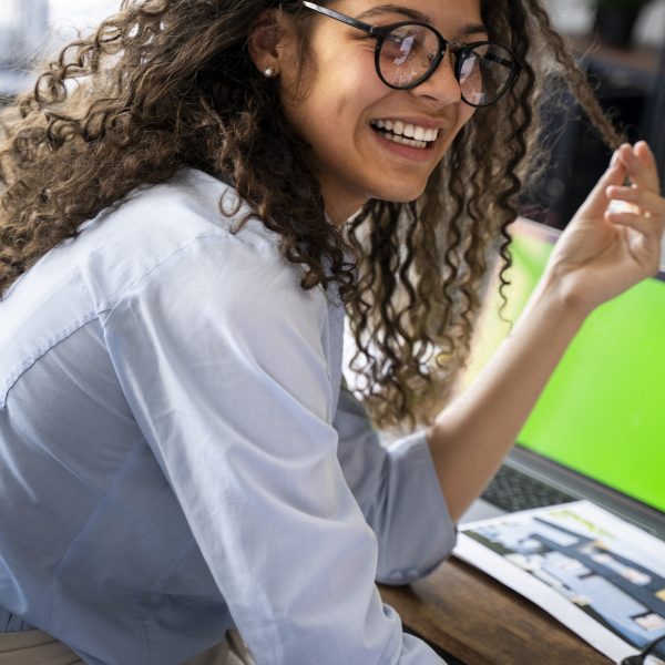 side-view-smiley-woman-work